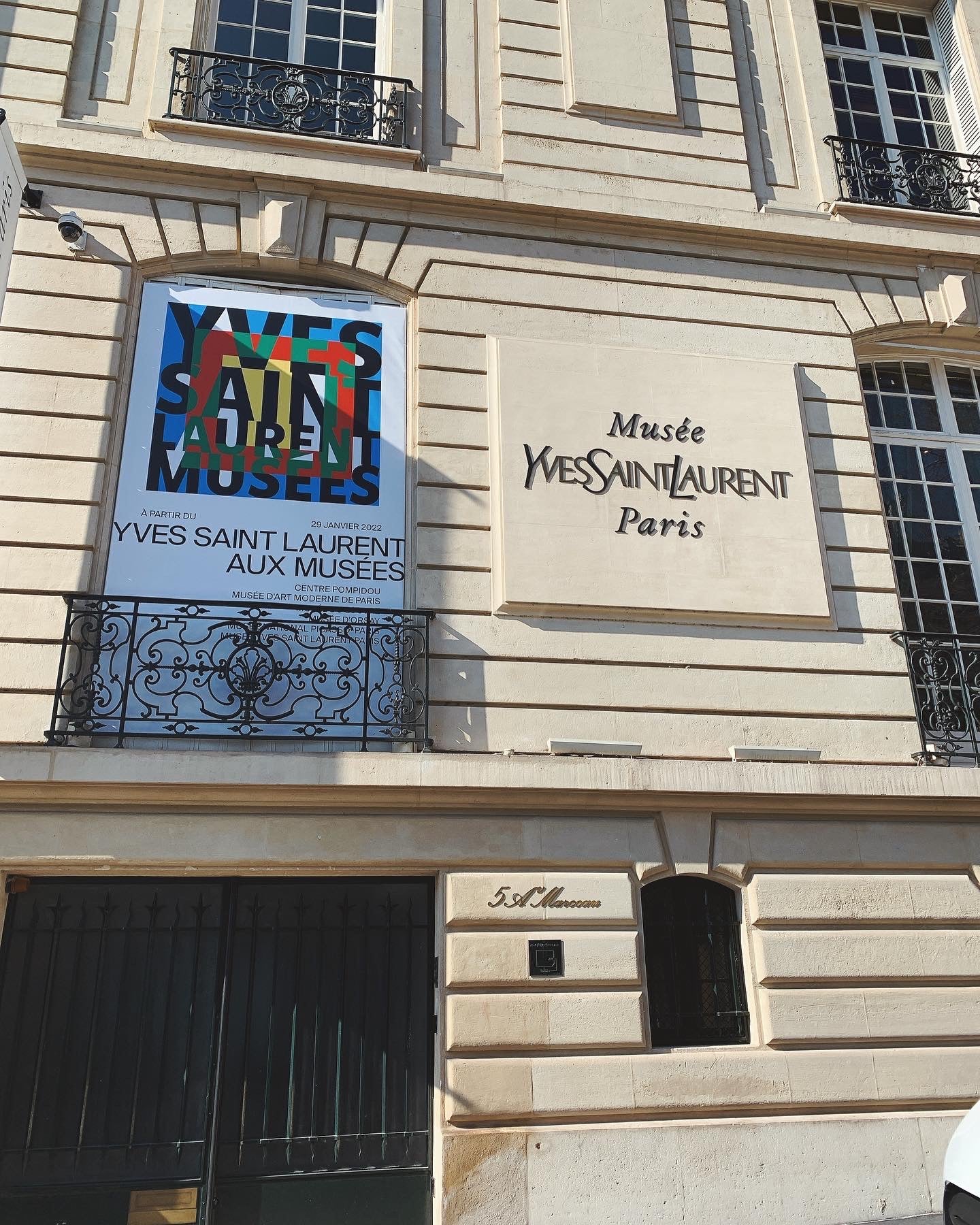 Musee yves saint laurent paris （イヴ・サンローラン美術館